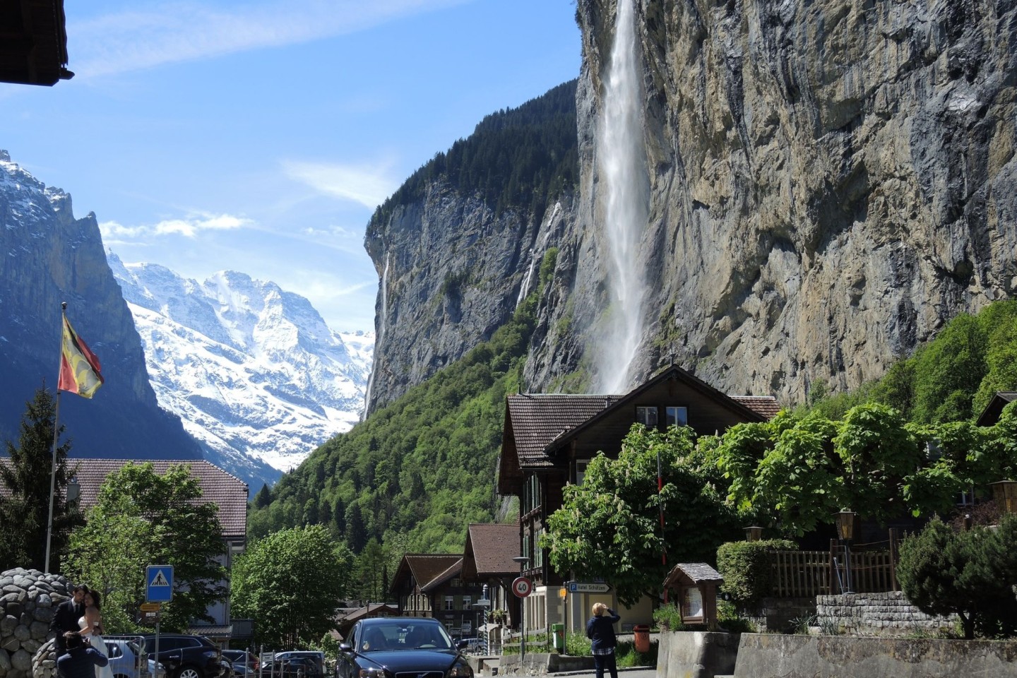 Das als Fotomotiv beliebte Wahrzeichen von Lauterbrunnen: der Wasserfall Staubbachfall.