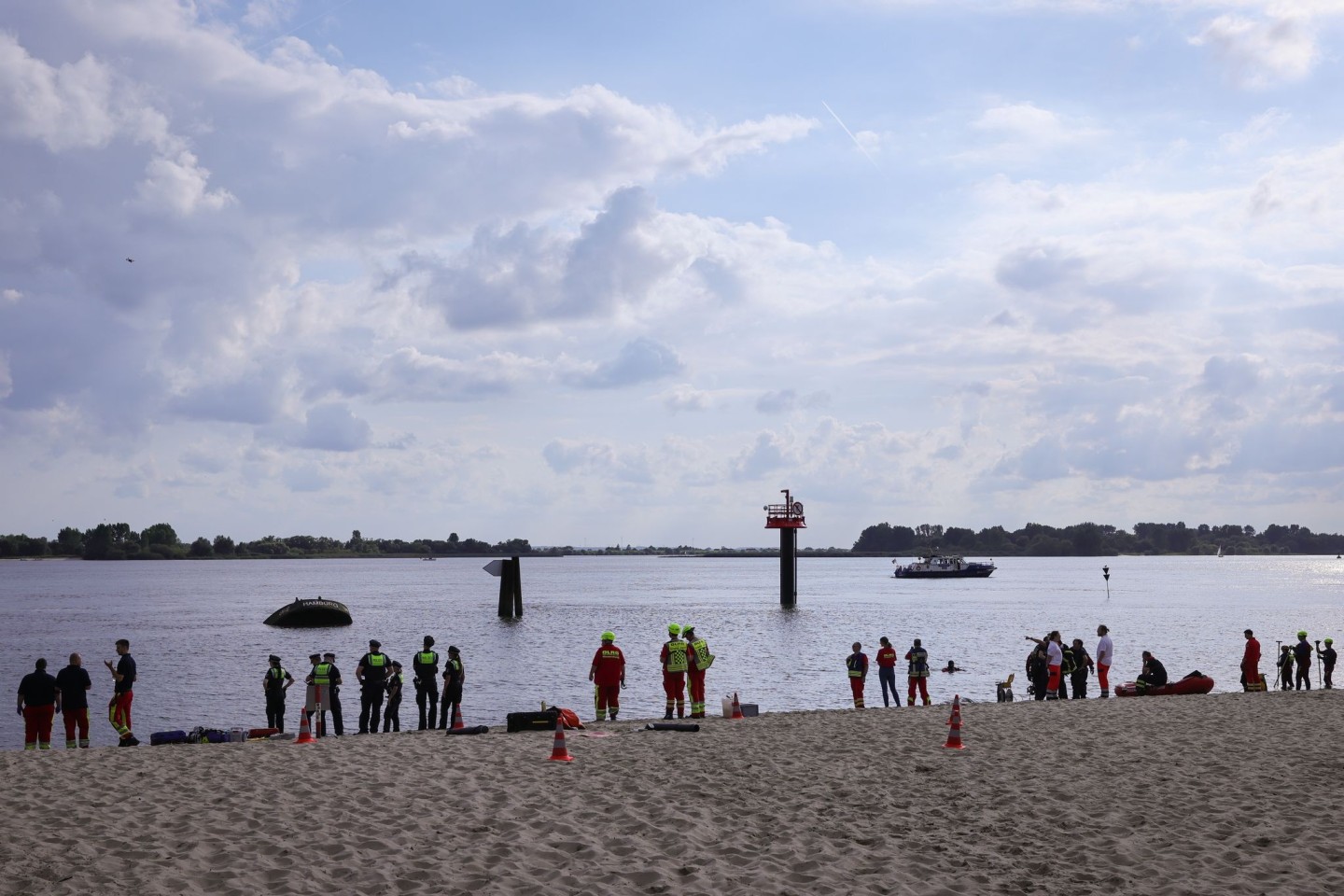 Eine Zehnjährige wird in der Elbe vermisst