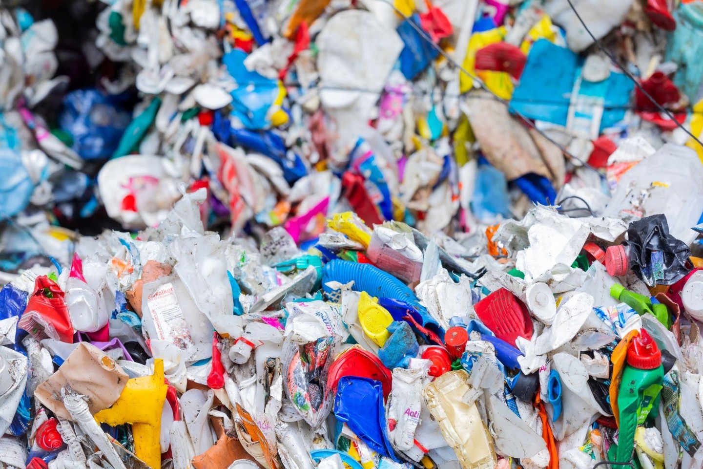 Weltweit wird mehr und mehr Plastik produziert – und nur ein kleiner Teil davon recycelt.