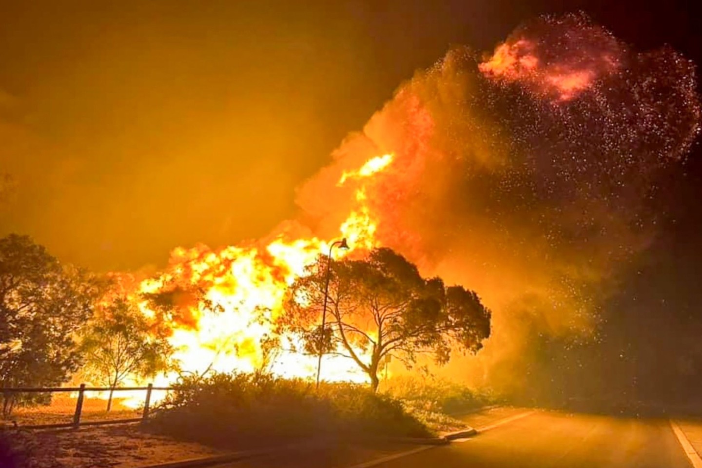 Brand nördlich von Perth.