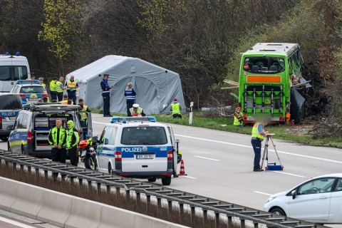 Schwerer Busunfall: Drei der vier Todesopfer identifiziert