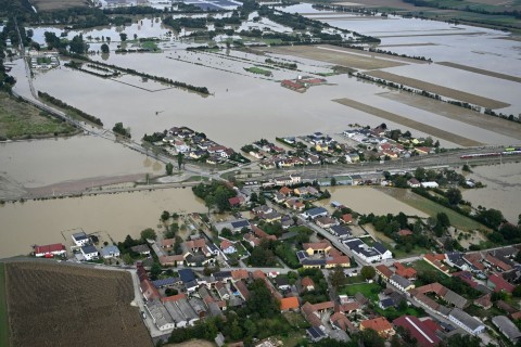 Überschwemmungen in Deutschland - Regen über Polen zieht ab